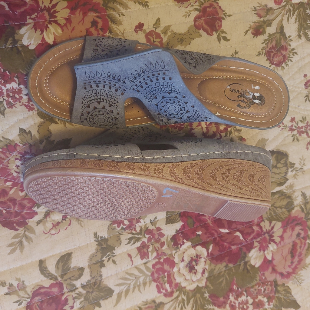 Grey Wedge Sandals Shoes Size 10 Good Choice Brand